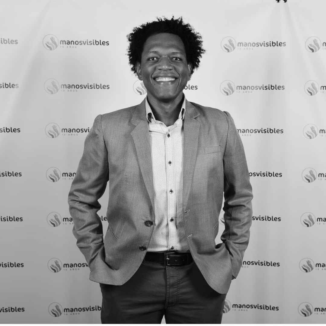 La imagen tiene un atributo ALT vacío; su nombre de archivo es carlos.png